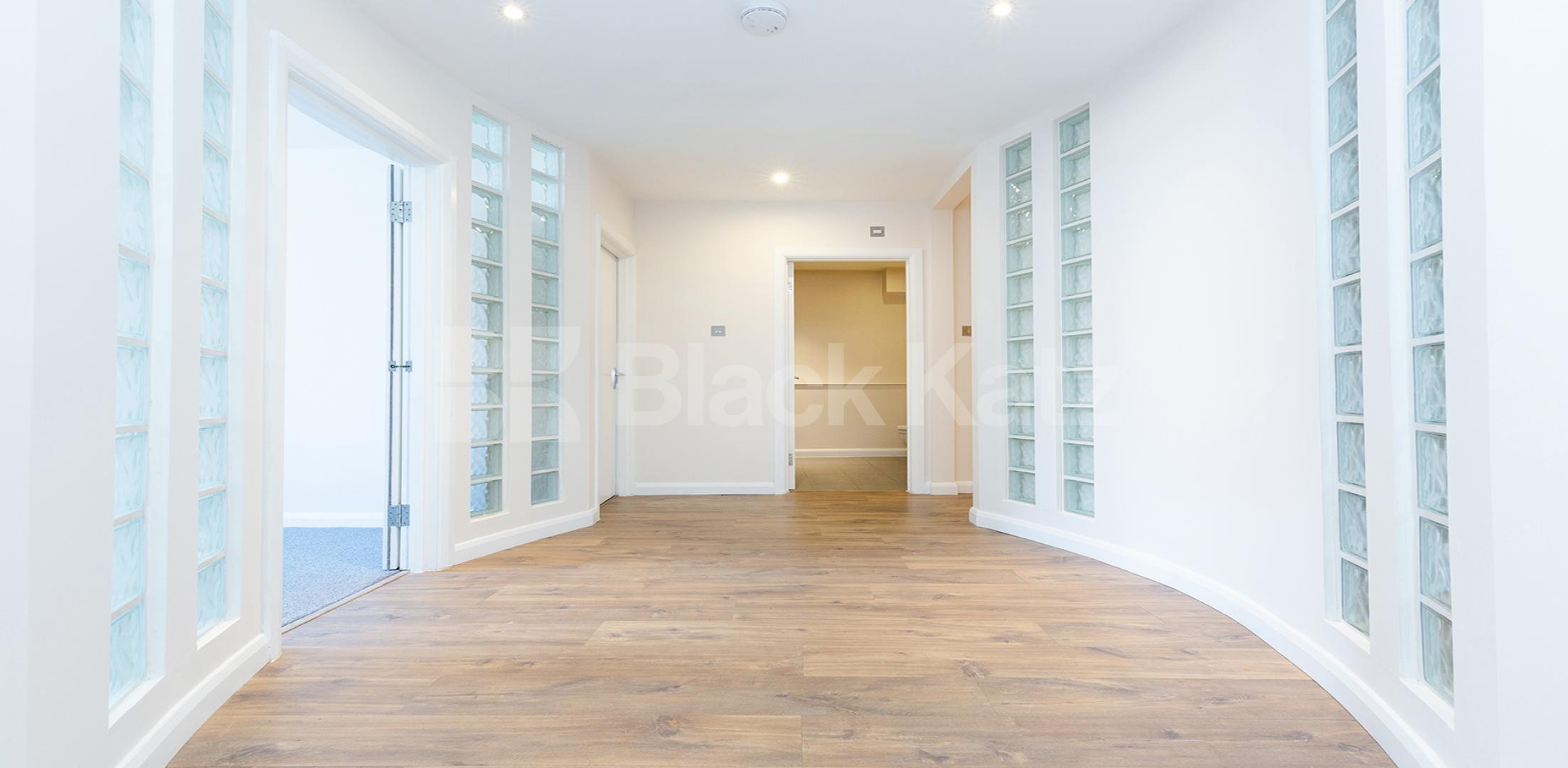 			VIRTUAL TOUR AVAILABLE!, 3 Bedroom, 1 bath, 1 reception Apartment			 Dove Road, CANONBURY-ISLINGTON